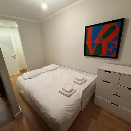 2br Terrasse Townhouse Style With Ac | By Airnest Apartamento *